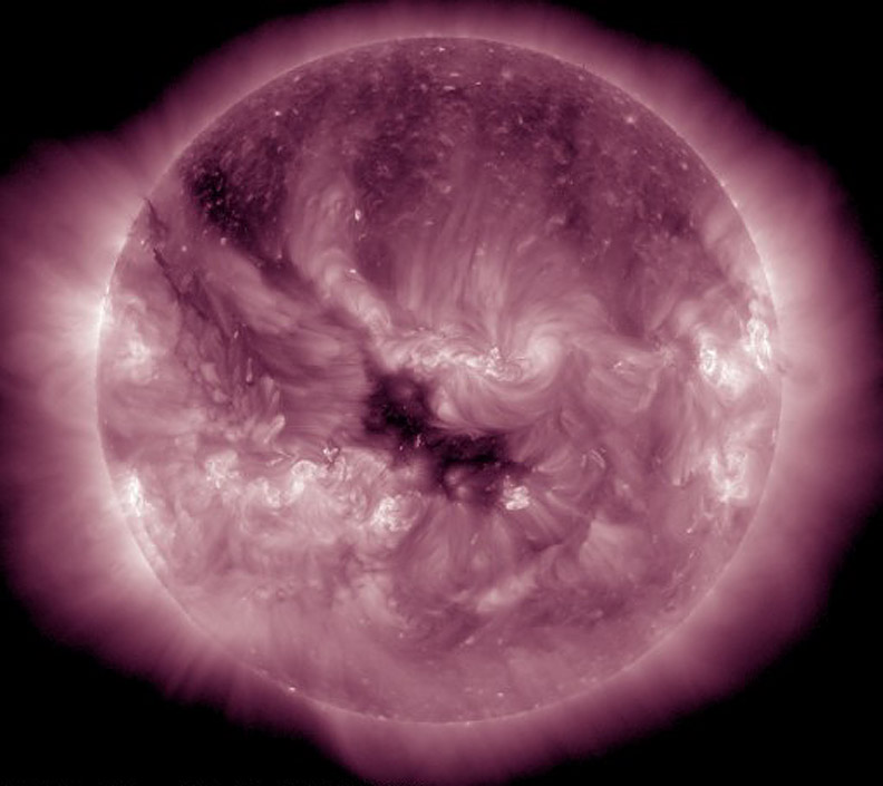 Обсерватория сфотографировала корональную дыру на Солнце